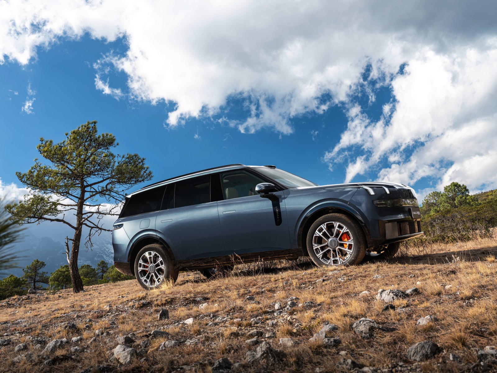 Lynk & Co 900 Base